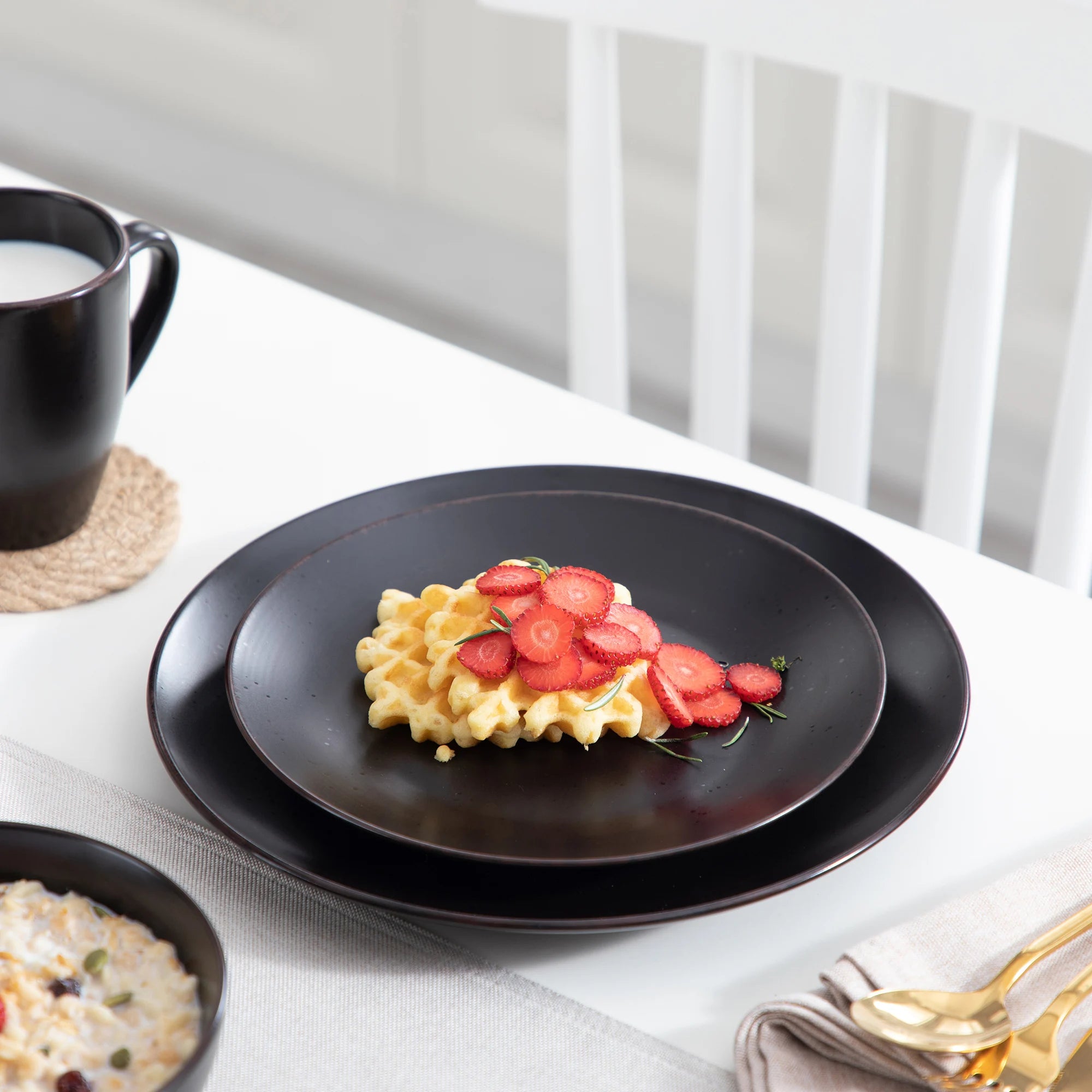 VANCASSO MODA Black Dinnerware – 16/32/48 Pieces
