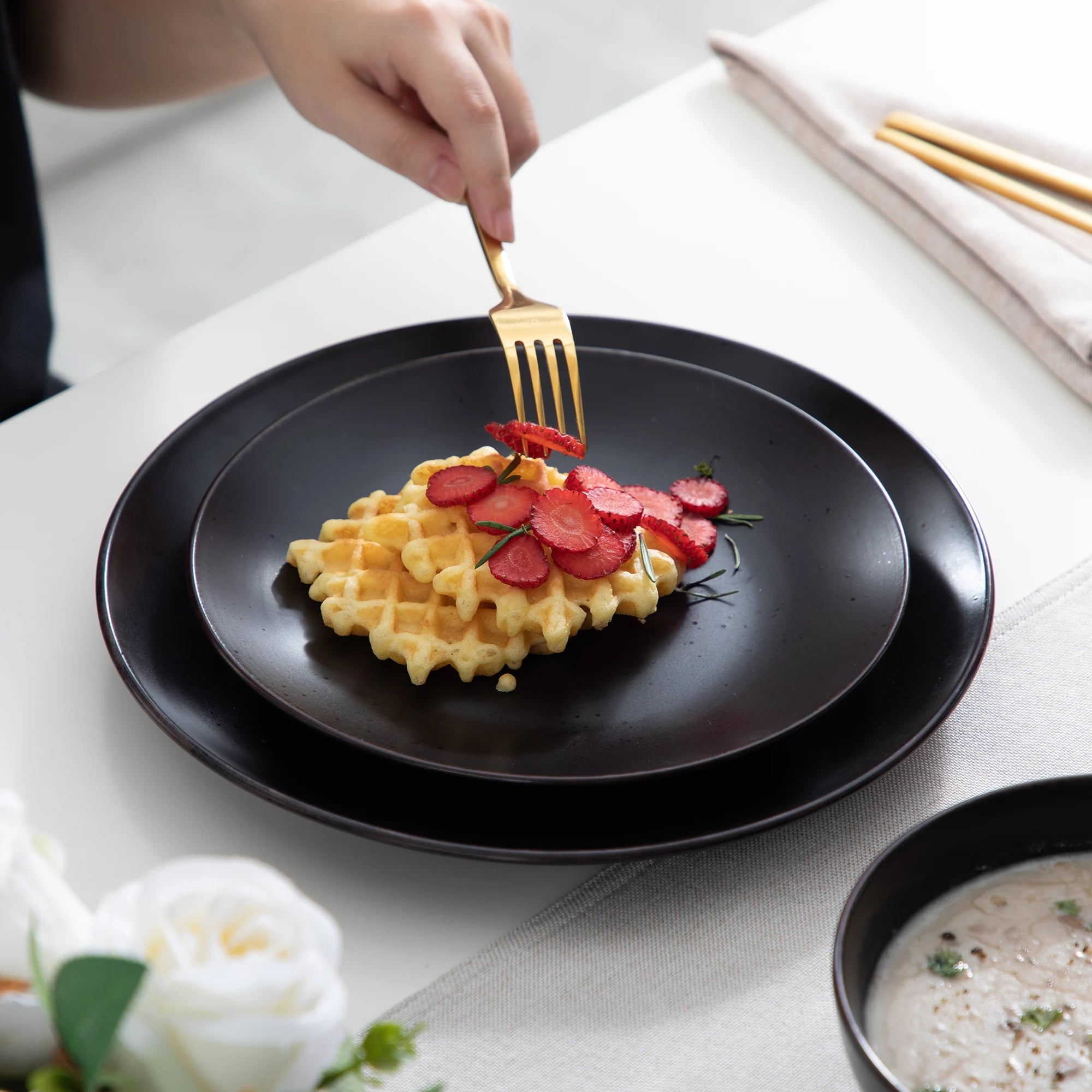 VANCASSO MODA Black Dinnerware – 16/32/48 Pieces