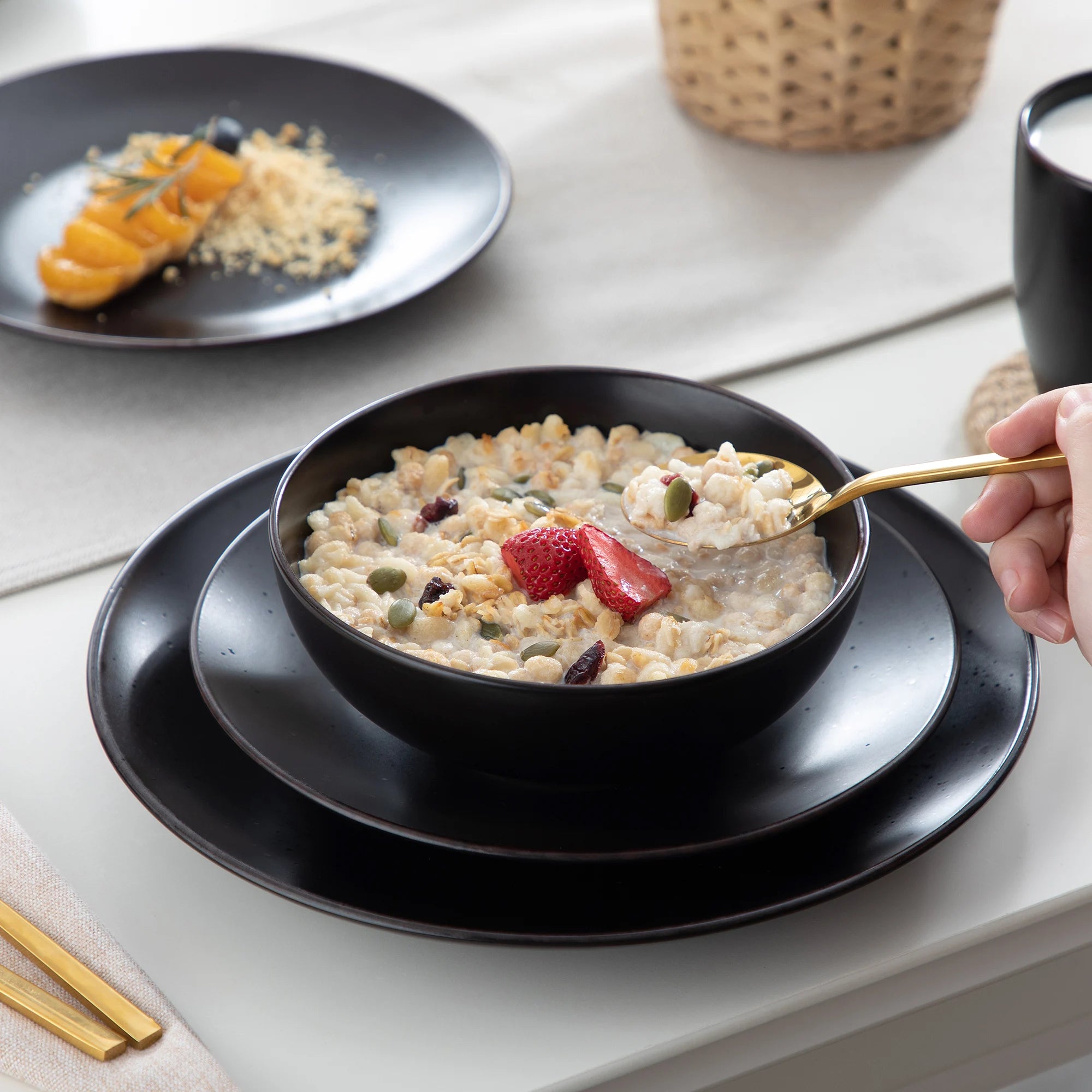VANCASSO MODA Black Dinnerware – 16/32/48 Pieces