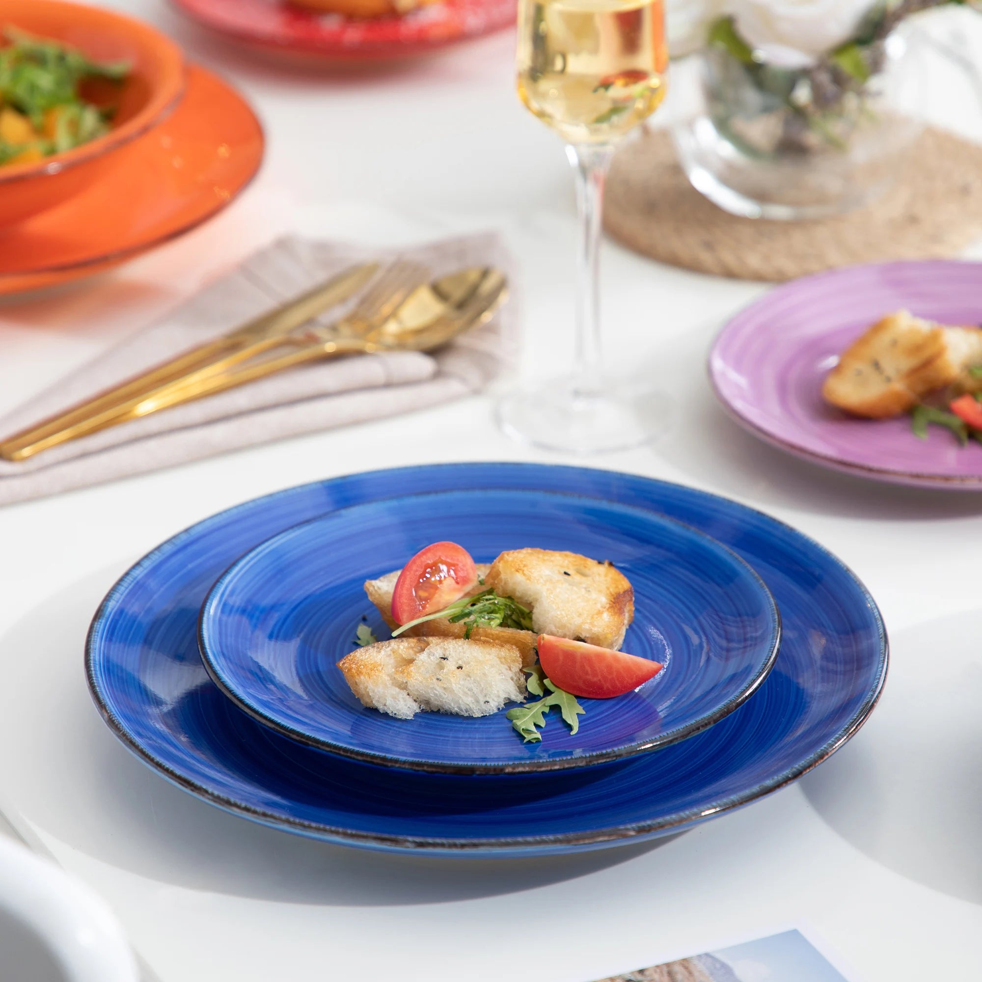 VANCASSO Bonita 18-Piece Stoneware Dinnerware Set – Multicolor Spiral Design