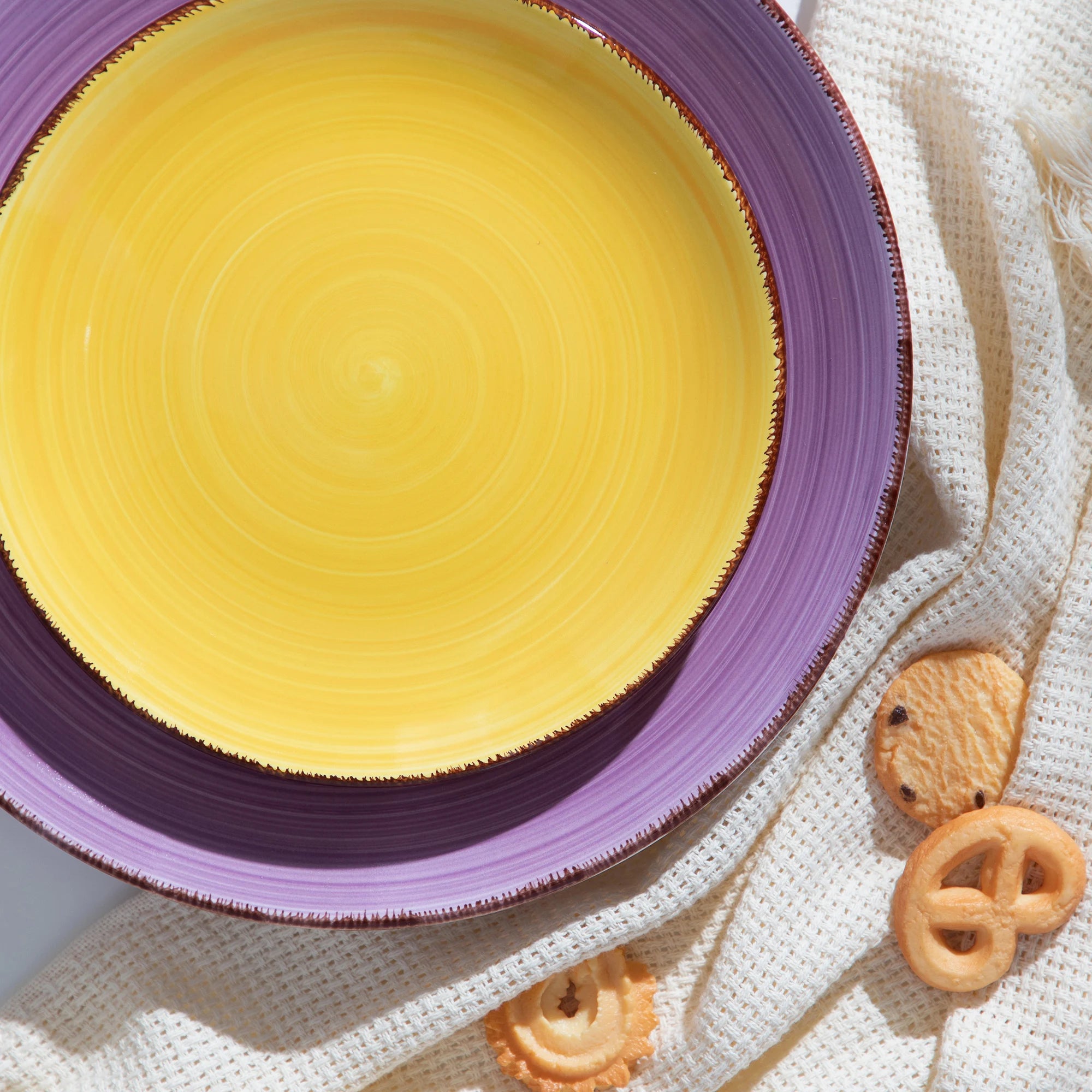 VANCASSO Bonita 18-Piece Stoneware Dinnerware Set – Multicolor Spiral Design