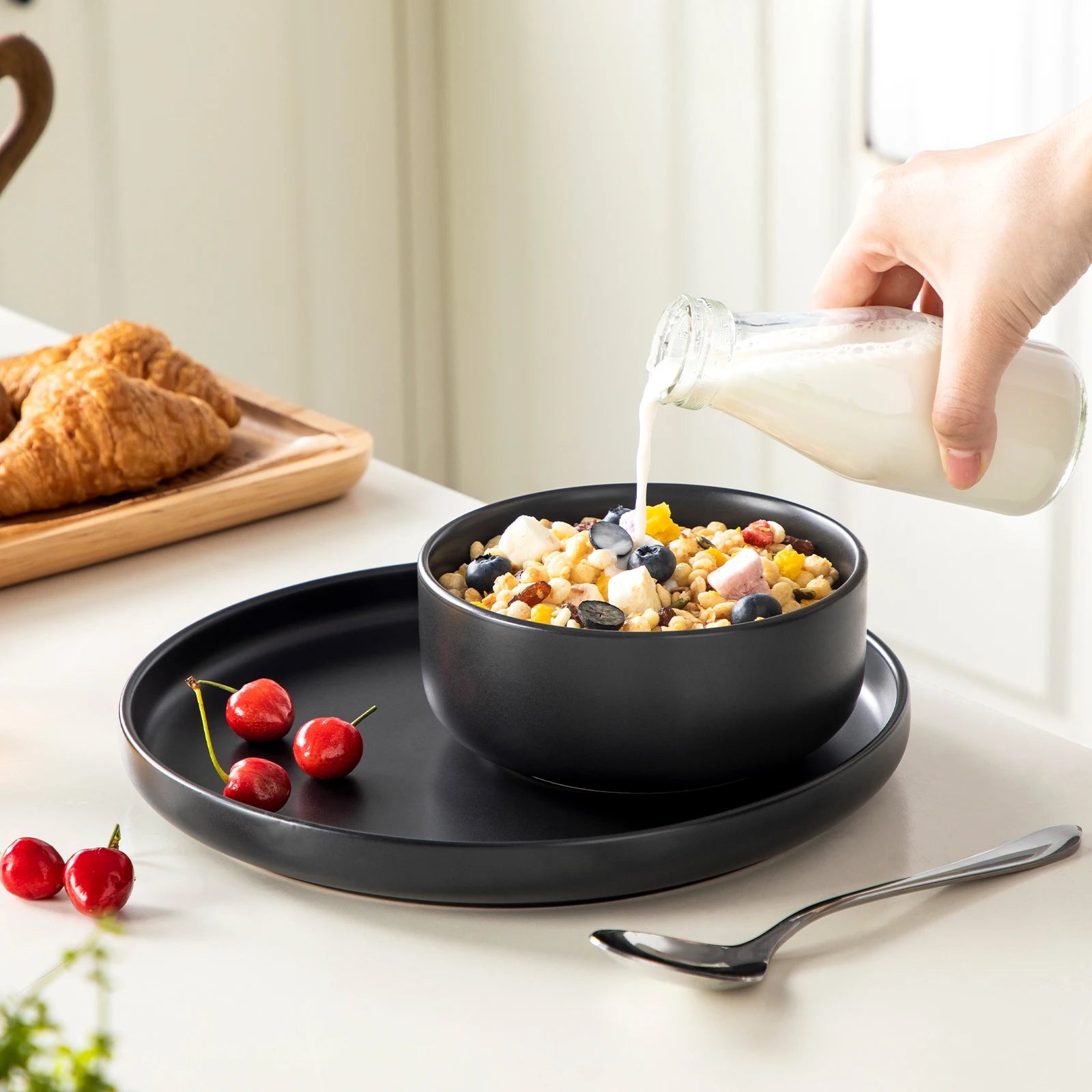 VANCASSO Playa Black Dinnerware Set - Stoneware with Matte Finish