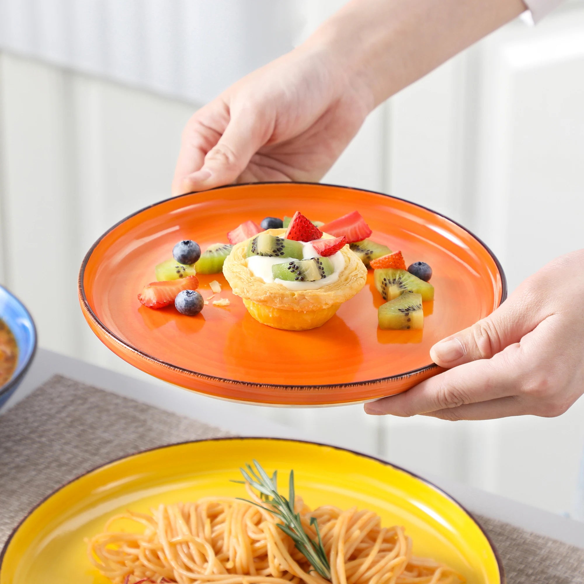 VANCASSO Bonita Lipped-Edge Stoneware Dinnerware Set – 12/18 Pieces, Multicolor