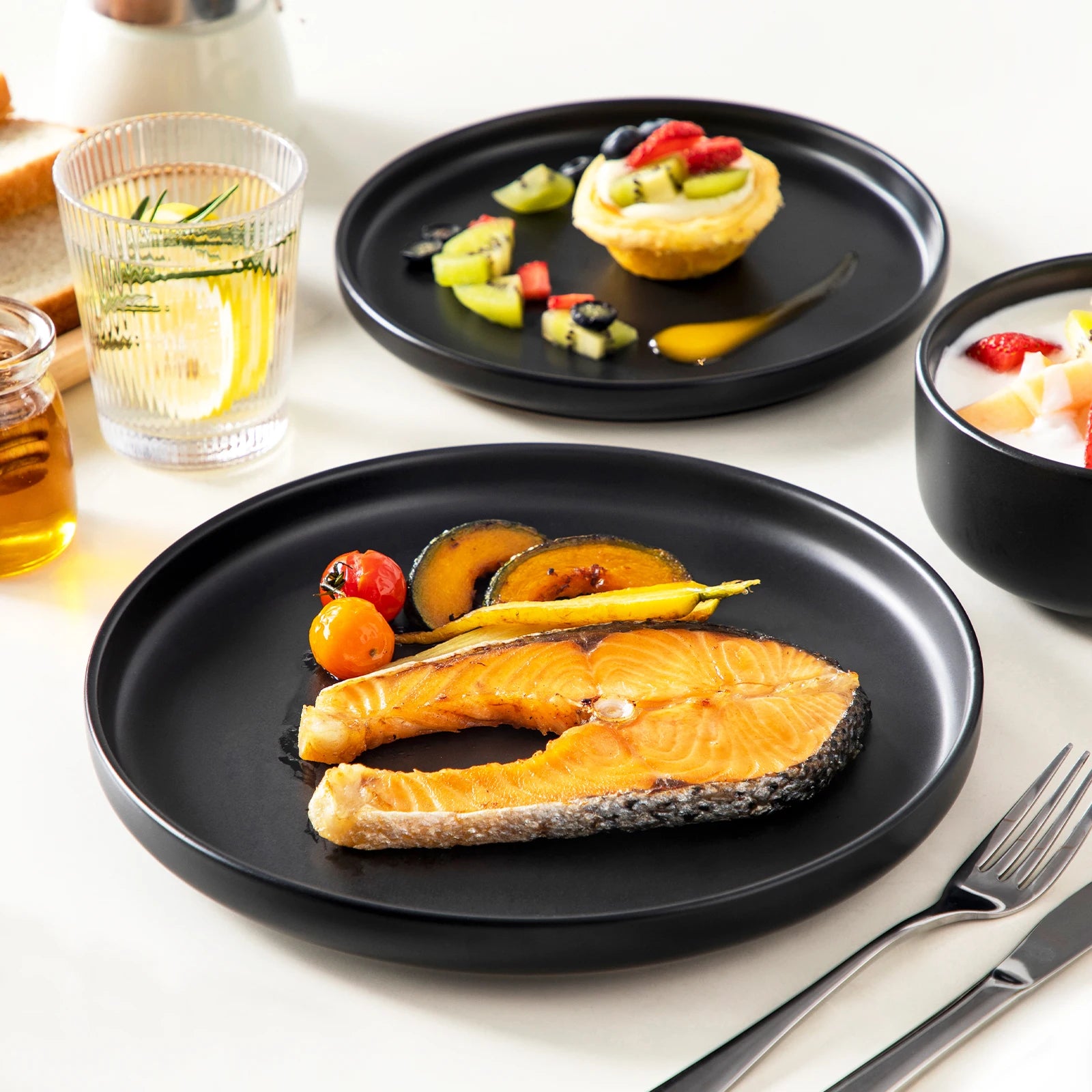 VANCASSO Playa Black Dinnerware Set - Stoneware with Matte Finish