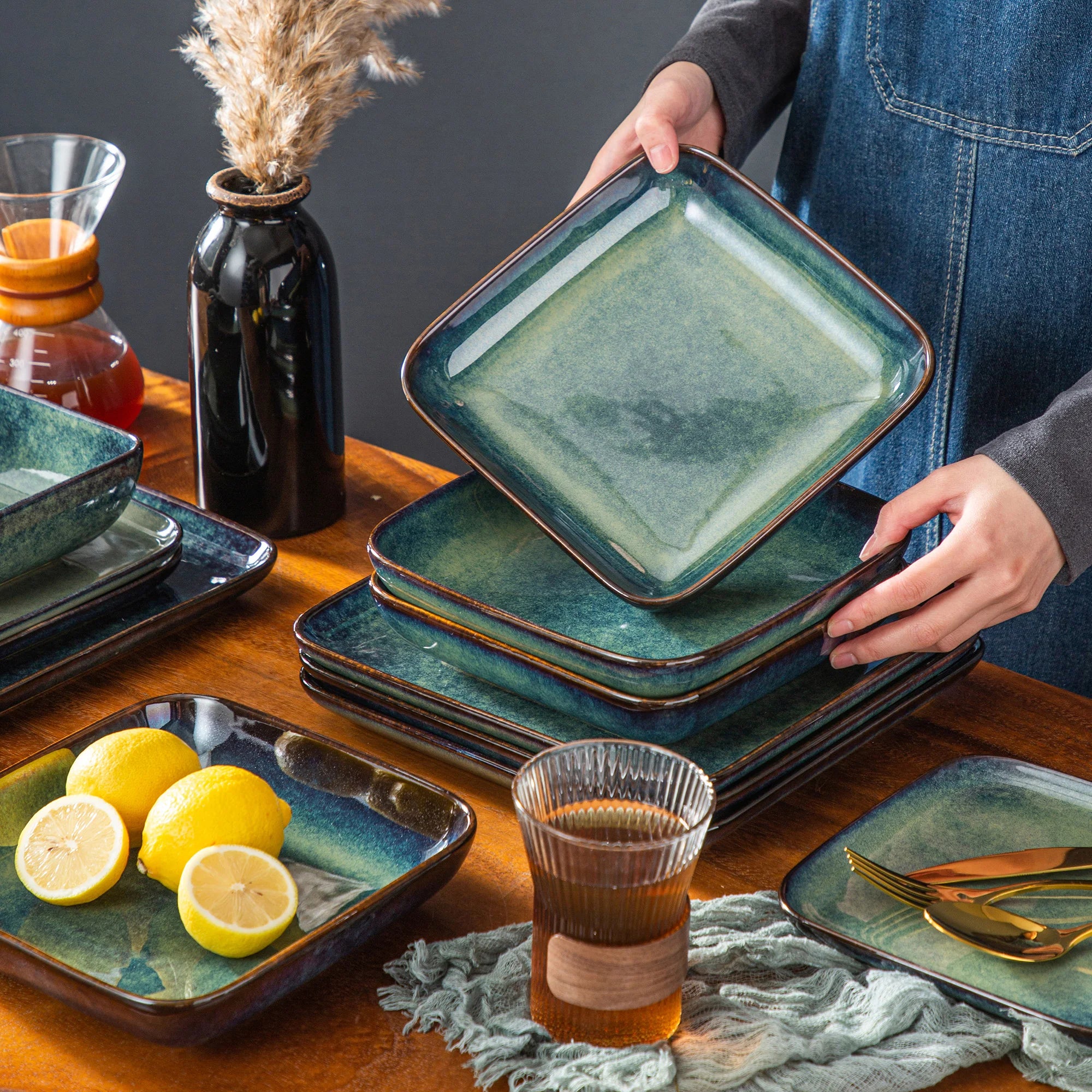 VANCASSO Stern 16-Piece Ceramic Dinnerware Set - Gradient Kiln Change Glaze