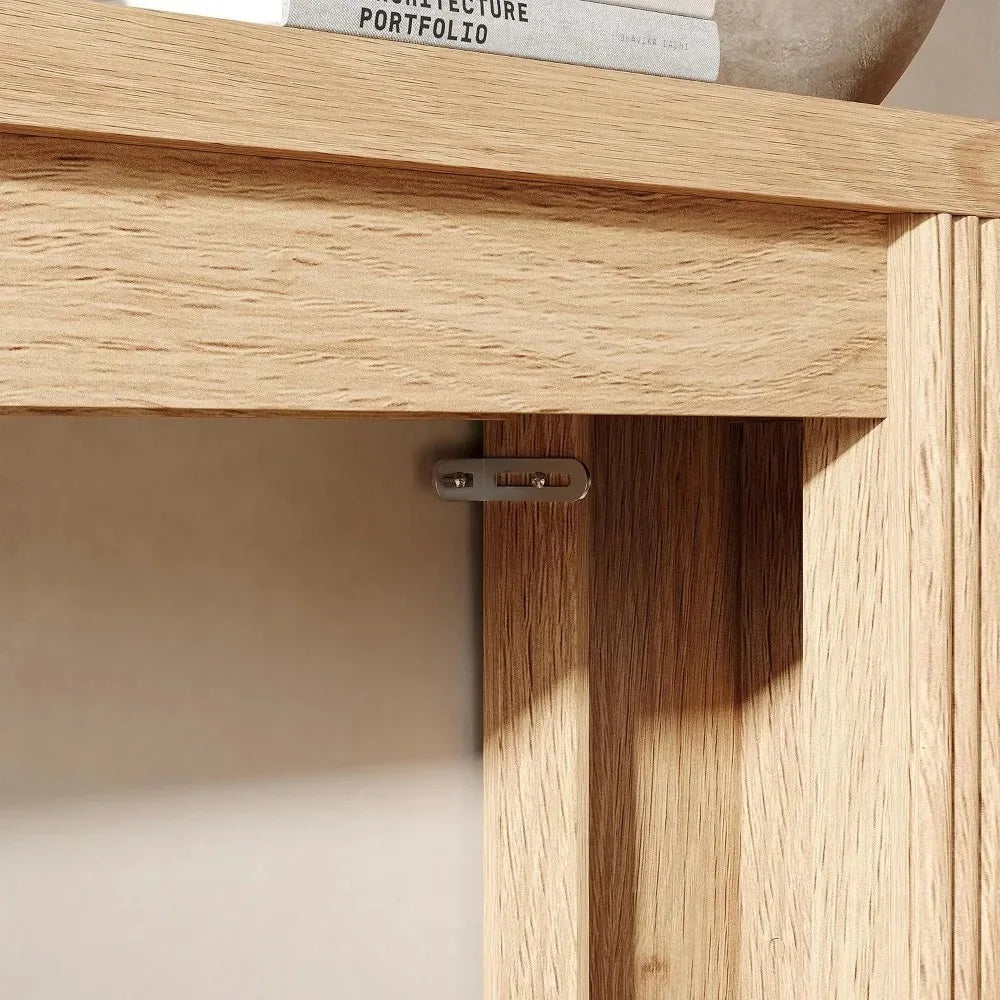 Detail of Alvienne tabletop natural grain and rear anti-tip fitting