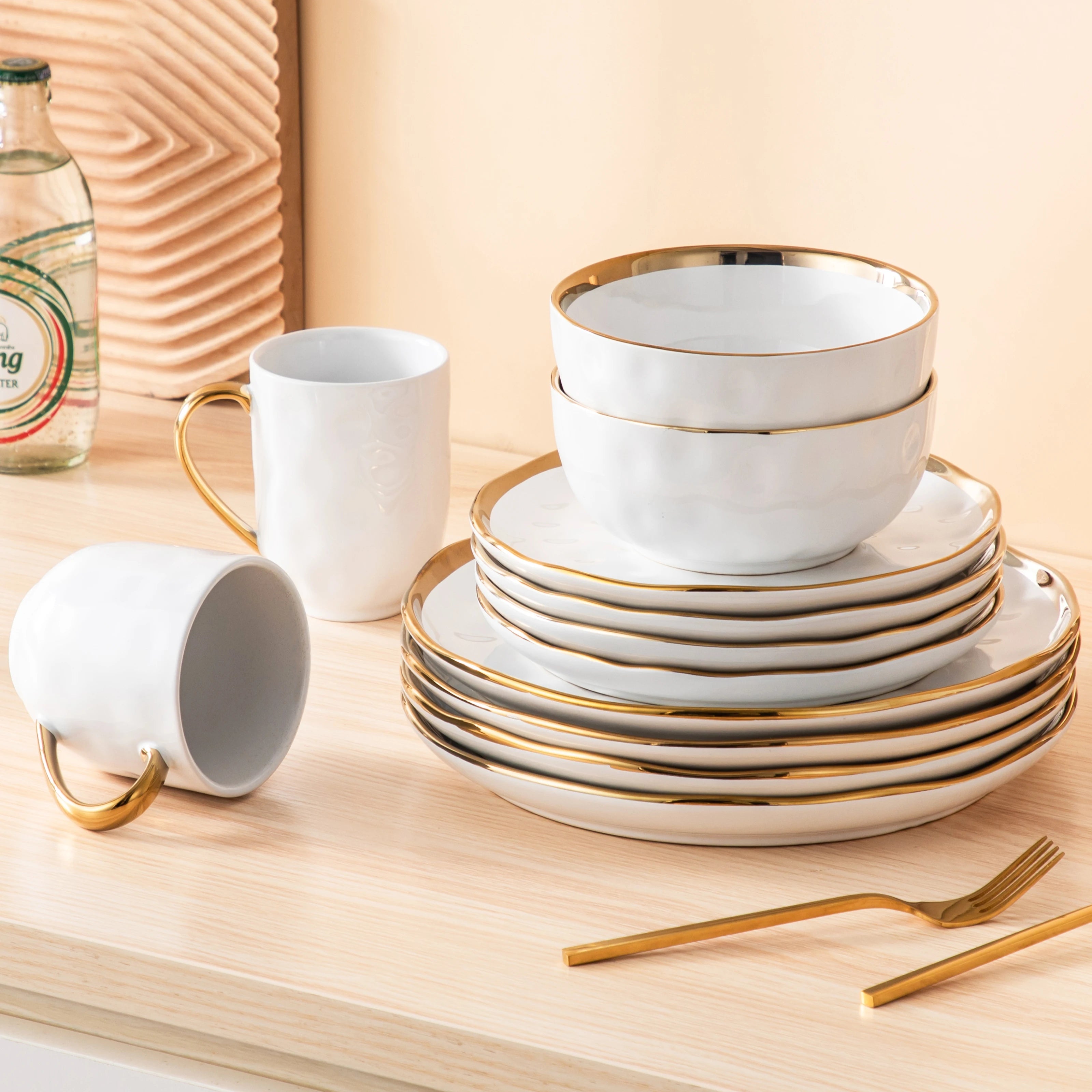 LOVECASA Gold Trim Hammered Dinnerware