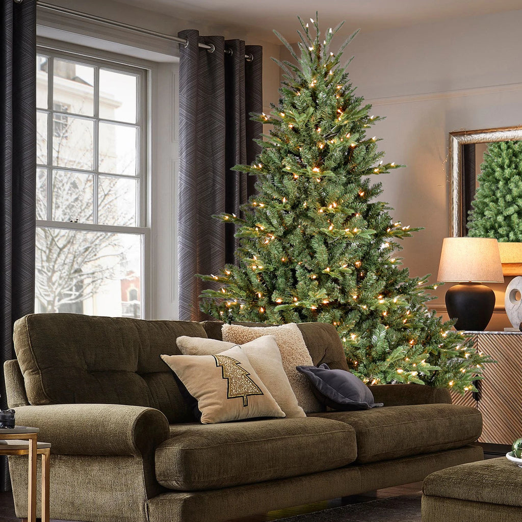 Everfrost Grand Pre-Lit Full Christmas Tree